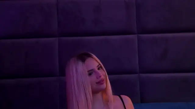 YssabelFox online show from November 15, 3:52 pm