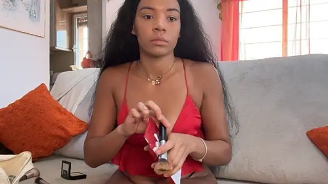 Snapshot of HoneyMaee chatting on September 21, 3:24 pm HoneyMaee online show from September 21, 3:24 pm