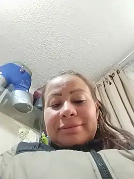 LaraCaliente online show from June 26, 2:32 pm