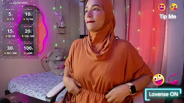 ShanaJamil online show from December 3, 2:37 pm