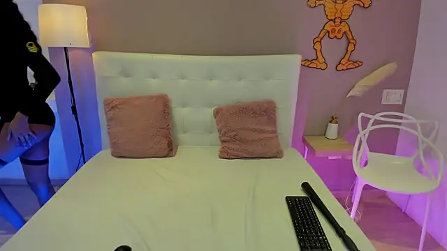 AlayshaJohnson online show from October 31, 9:16 pm