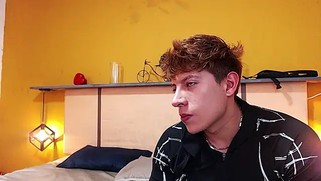 Snapshot of arnold_taylor chatting on May 20, 10:38 pm arnold taylor online show from May 20, 10:38 pm