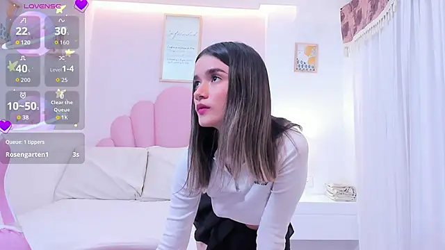 Snapshot of petite_isabella chatting on September 13, 12:21 am petite isabella online show from September 13, 12:21 am