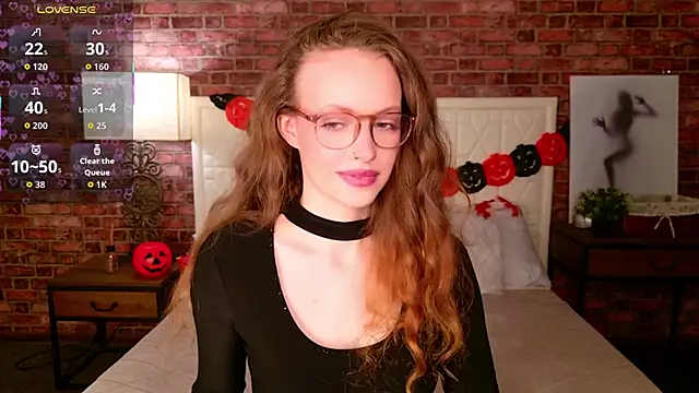 Snapshot of SallyPinkman chatting on October 19, 9:10 am SallyPinkman online show from October 19, 9:10 am
