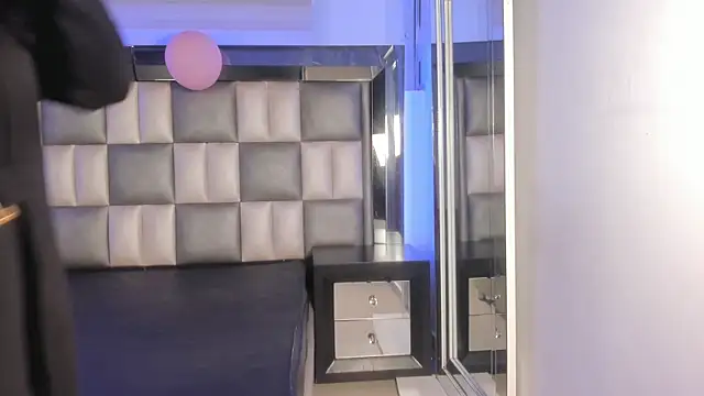 abbiecollins js online show from November 26, 3:29 am