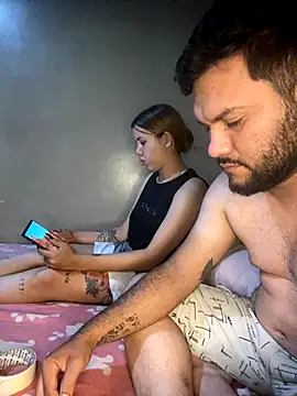 Snapshot of coupleyys chatting on October 28, 2:48 am coupleyys online show from October 28, 2:48 am