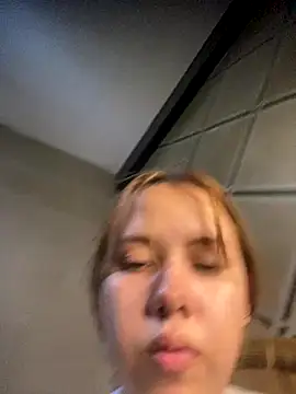 coupleyys online show from December 17, 6:47 pm