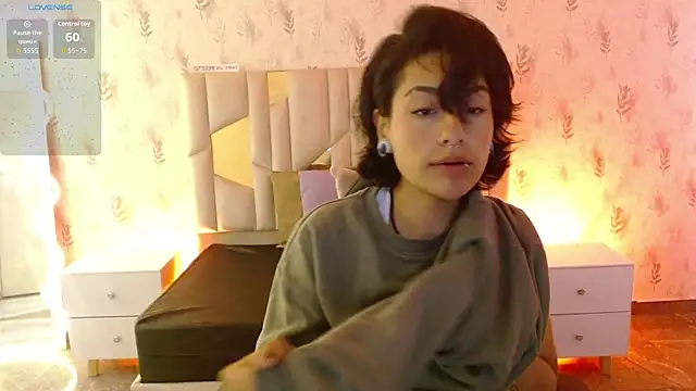 Snapshot of DAKOTA_TAY1 chatting on November 5, 11:43 am DAKOTA TAY1 online show from November 5, 11:43 am