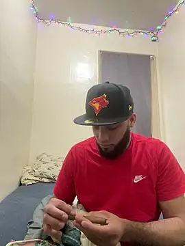 LeoPR00 online show from December 18, 1:06 pm