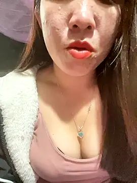 Snapshot of Luna-ass chatting on November 23, 12:43 am Luna-ass online show from November 23, 12:43 am