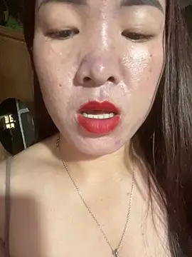 Snapshot of Luna-ass chatting on December 18, 1:11 am Luna-ass online show from December 18, 1:11 am