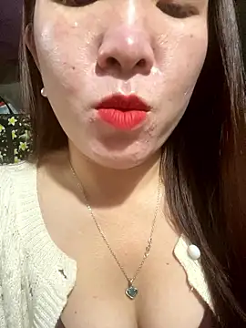 Snapshot of Luna-ass chatting on January 10, 1:07 am Luna-ass online show from January 10, 1:07 am