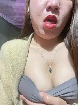 Snapshot of Luna-ass chatting on February 4, 12:05 am Luna-ass online show from February 4, 12:05 am