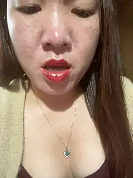 Snapshot of Luna-ass chatting on February 5, 1:10 am Luna-ass online show from February 5, 1:10 am