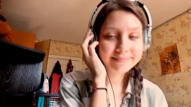 QutieDaSweet online show from September 18, 7:32 am