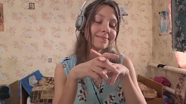 QutieDaSweet online show from October 8, 6:22 am