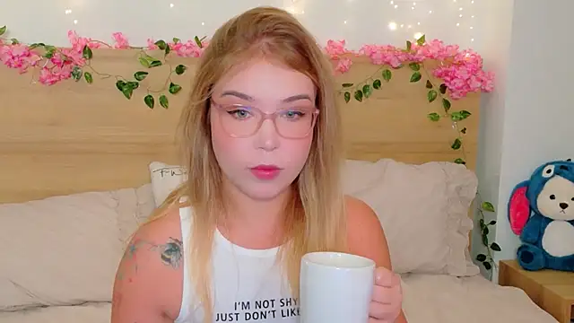 Lilith Bonheur online show from November 7, 9:04 pm