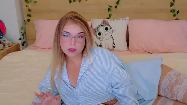 Lilith Bonheur online show from November 23, 5:57 pm