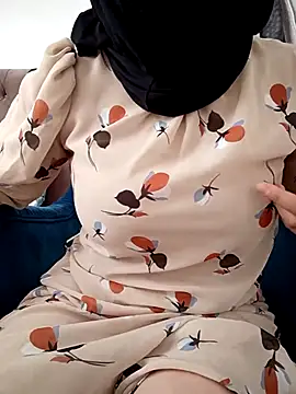Snapshot of elif25 chatting on October 8, 7:28 am elif25 online show from October 8, 7:28 am