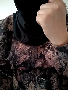 Snapshot of elif25 chatting on October 21, 6:25 am elif25 online show from October 21, 6:25 am