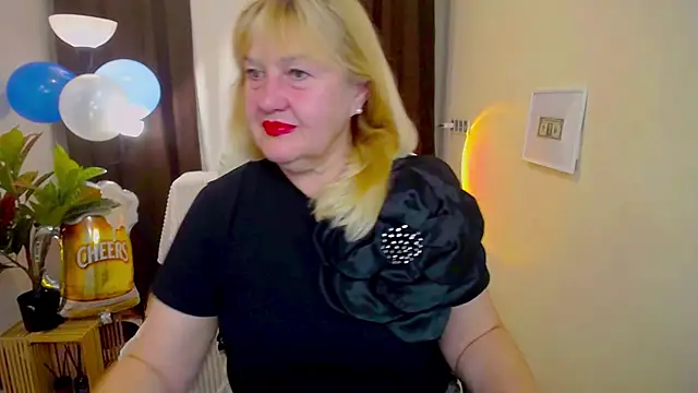 Snapshot of EmmaEllison chatting on September 17, 11:56 am EmmaEllison online show from September 17, 11:56 am