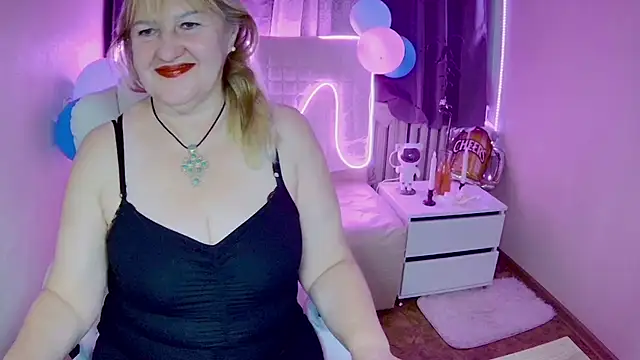 Snapshot of EmmaEllison chatting on October 5, 12:03 pm EmmaEllison online show from October 5, 12:03 pm