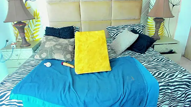 Snapshot of sweet_lulu_sofia chatting on December 14, 9:41 pm sweet lulu sofia online show from December 14, 9:41 pm