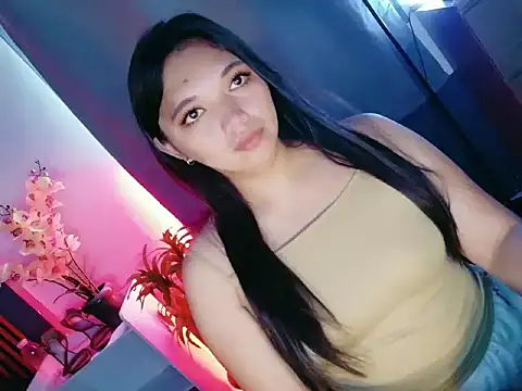 Snapshot of Nikki_Karishma chatting on April 13, 6:41 am Nikki Karishma online show from April 13, 6:41 am