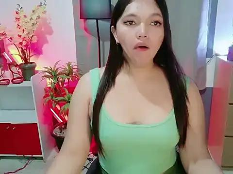 Snapshot of Nikki_Karishma chatting on April 16, 8:04 am Nikki Karishma online show from April 16, 8:04 am