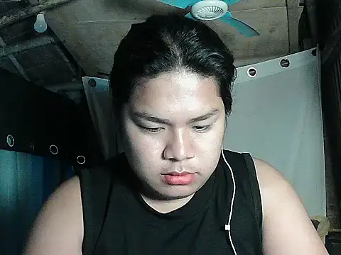 Snapshot of Huntrix2025 chatting on April 13, 8:47 pm Huntrix2025 online show from April 13, 8:47 pm