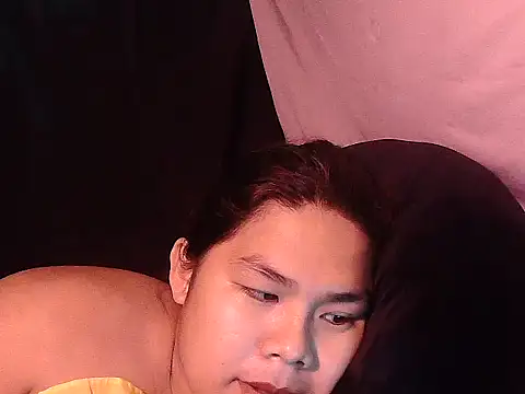 Snapshot of Huntrix2025 chatting on June 24, 5:17 am Huntrix2025 online show from June 24, 5:17 am