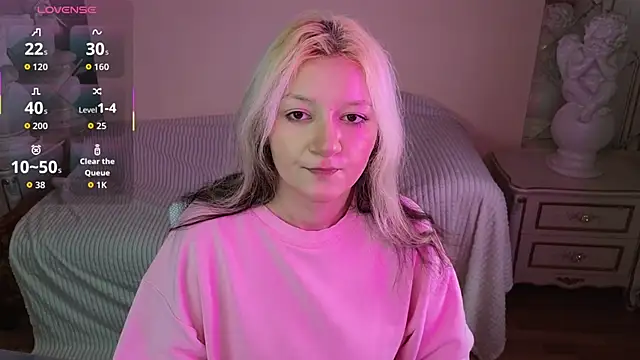 JuicyLullu online show from December 2, 11:15 am