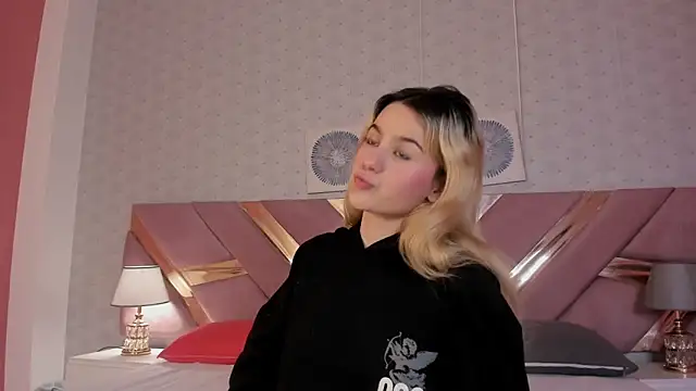 ChloeLaurentt online show from December 3, 12:58 pm