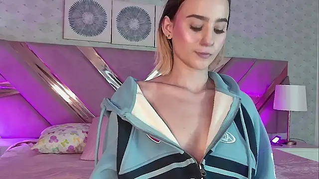 ChloeLaurentt online show from July 16, 4:29 am
