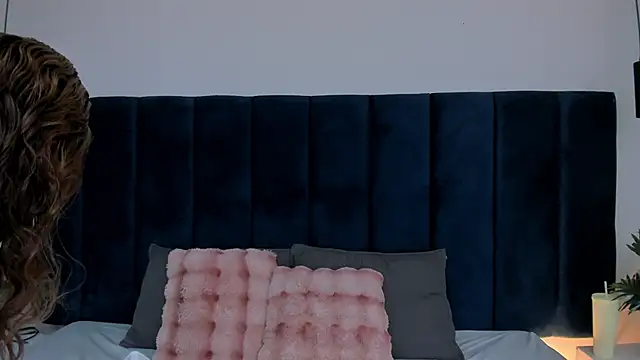 LiilyAdams online show from March 18, 8:12 pm