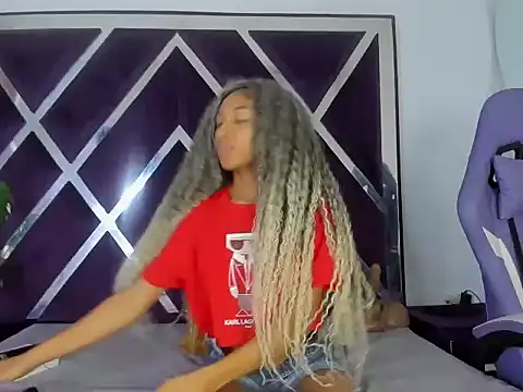 angelkyraasm online show from April 11, 1:15 pm