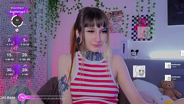 Snapshot of LilithPoison chatting on June 17, 9:05 pm LilithPoison online show from June 17, 9:05 pm