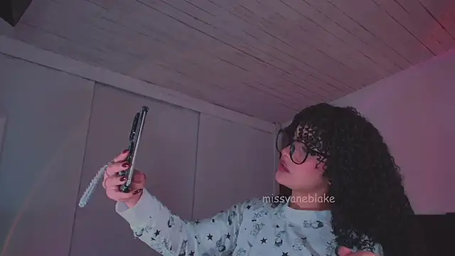 missvaneblake online show from December 3, 11:08 am