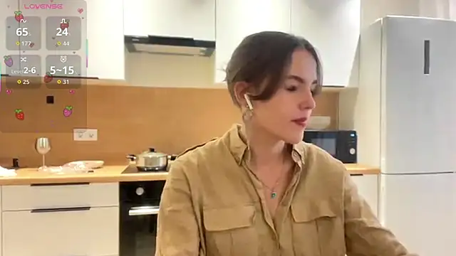 Snapshot of FavorLeila chatting on September 24, 1:14 pm FavorLeila online show from September 24, 1:14 pm