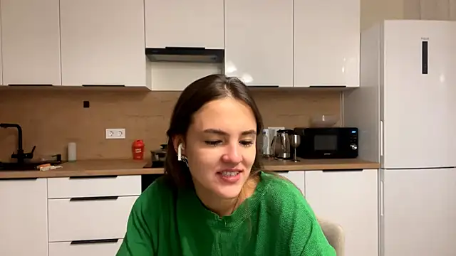 Snapshot of FavorLeila chatting on October 8, 2:04 pm FavorLeila online show from October 8, 2:04 pm