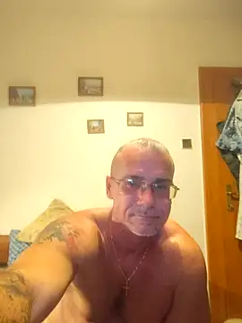 Snapshot of chcem1975 chatting on September 22, 8:00 pm chcem1975 online show from September 22, 8:00 pm