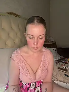 Snapshot of Piccolamonella29 chatting on May 22, 2:12 pm Piccolamonella29 online show from May 22, 2:12 pm