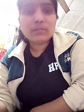 Snapshot of aliya-jaan71 chatting on February 4, 9:48 am aliya-jaan71 online show from February 4, 9:48 am