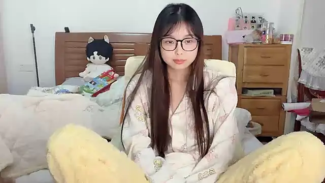 Akong11 online show from December 4, 2:26 pm