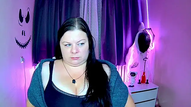 Snapshot of BritneyRaine chatting on October 19, 6:14 am BritneyRaine online show from October 19, 6:14 am