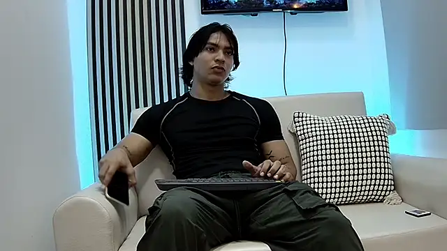 Snapshot of toji_luxxer chatting on September 15, 11:43 am toji luxxer online show from September 15, 11:43 am