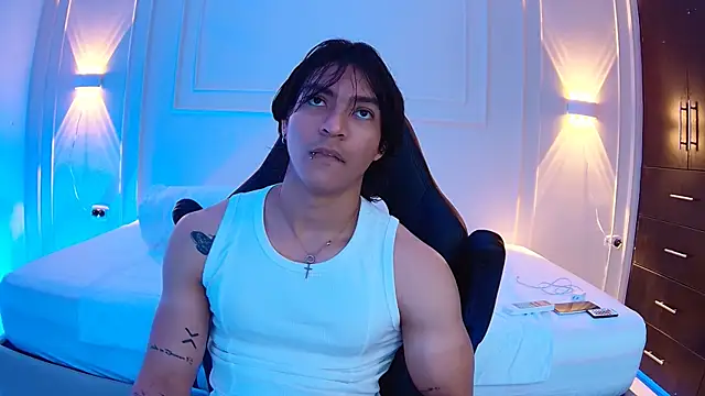 Snapshot of toji_luxxer chatting on September 18, 1:02 pm toji luxxer online show from September 18, 1:02 pm