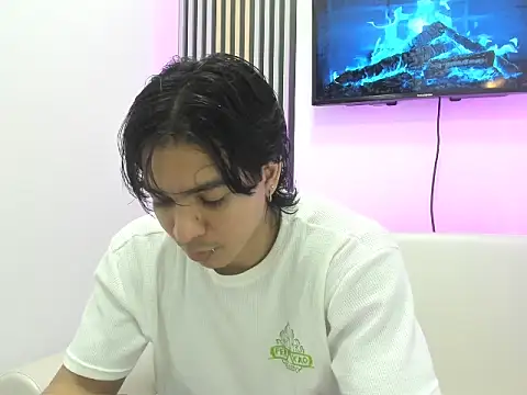 Snapshot of toji_luxxer chatting on September 25, 11:52 pm toji luxxer online show from September 25, 11:52 pm