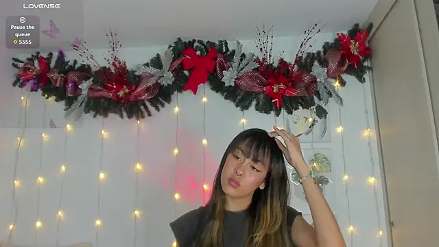 Snapshot of Susy_spark chatting on December 19, 11:34 pm Susy spark online show from December 19, 11:34 pm