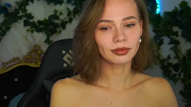 ShyySiren online show from November 27, 8:38 am